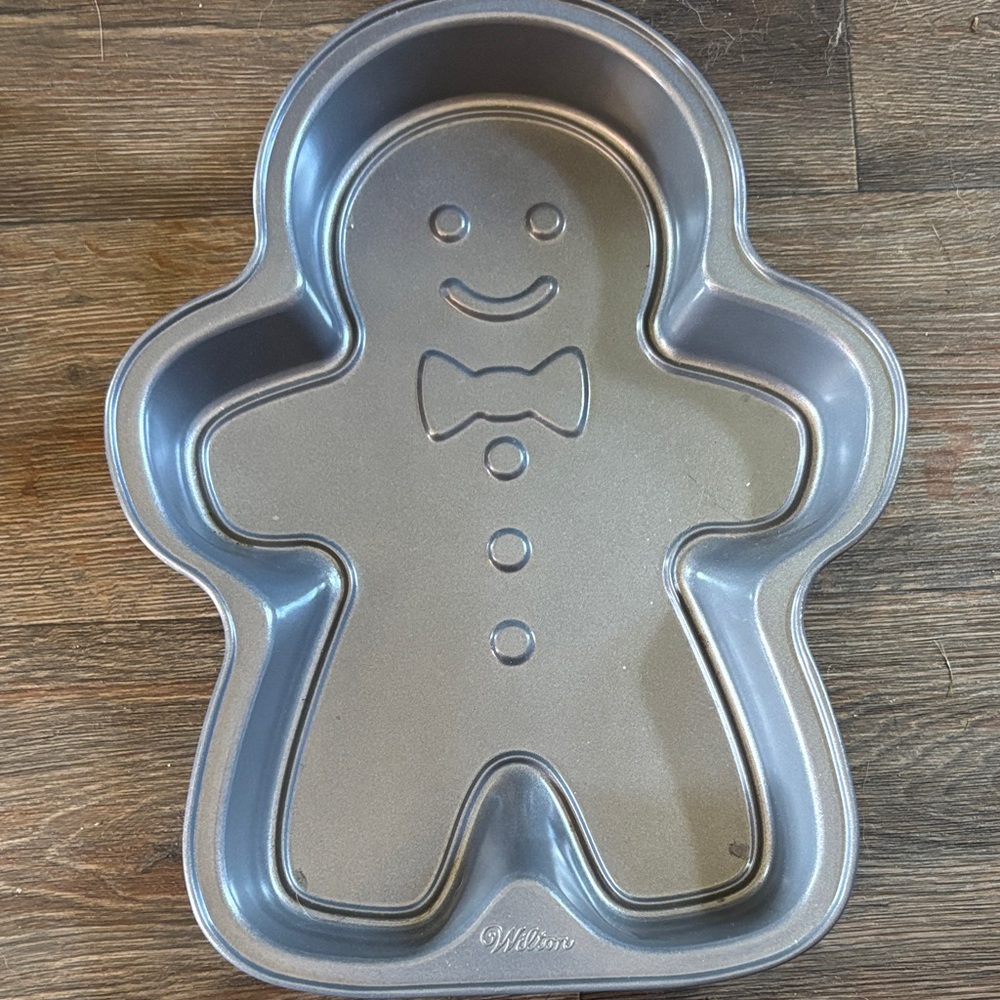 Wilton Gray Gingerbread Man Cake Pan